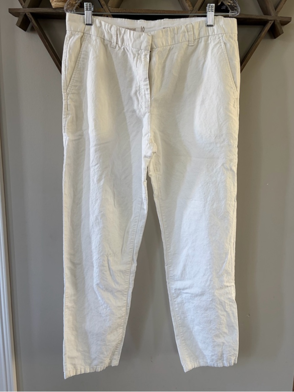 Gap White Broken In Straight Khakis linen blend. Size 10